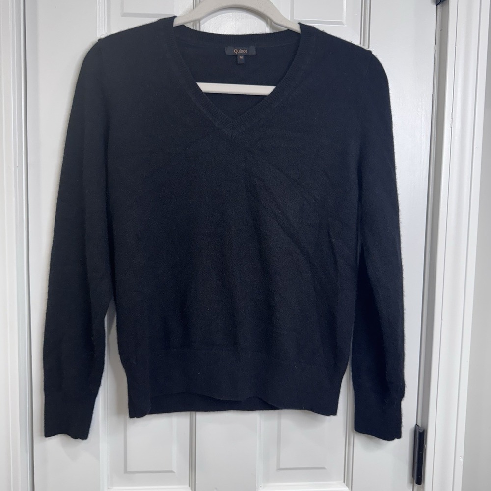 Quince 100% Cashmere Sweater Womens Medium Black V Neck Long Sleeve Soft
